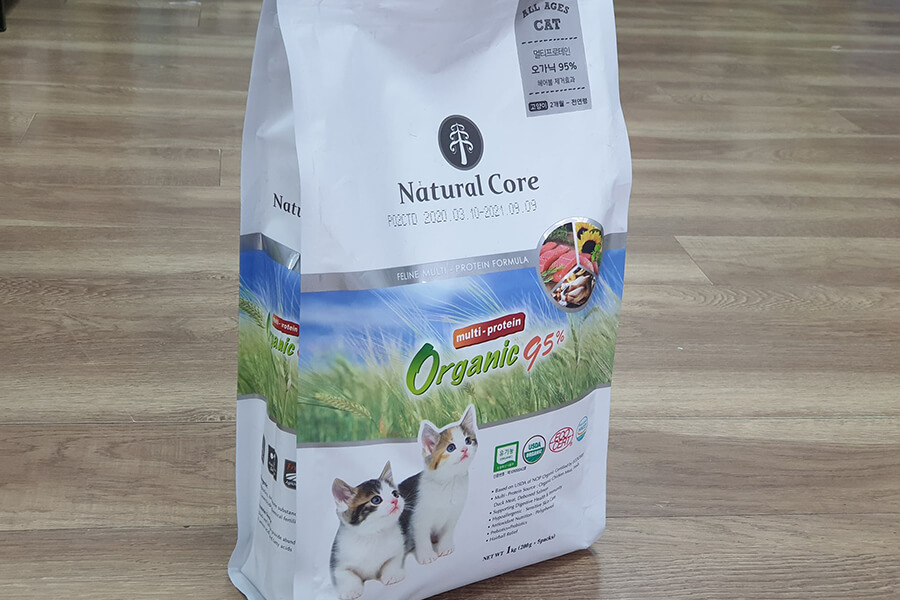 Thức ăn cho mèo Natural Core